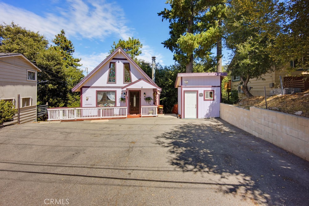 789 Arosa Drive Property Photo 4