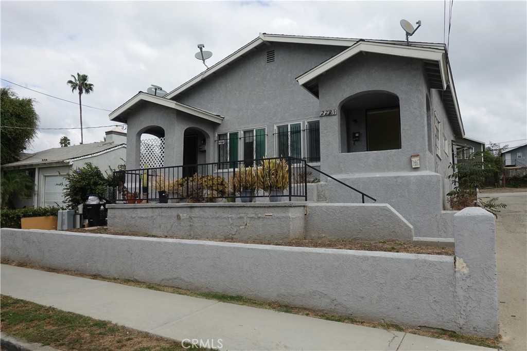 2221 Elsinore Property Photo 1