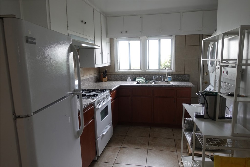 2221 Elsinore Property Photo 3