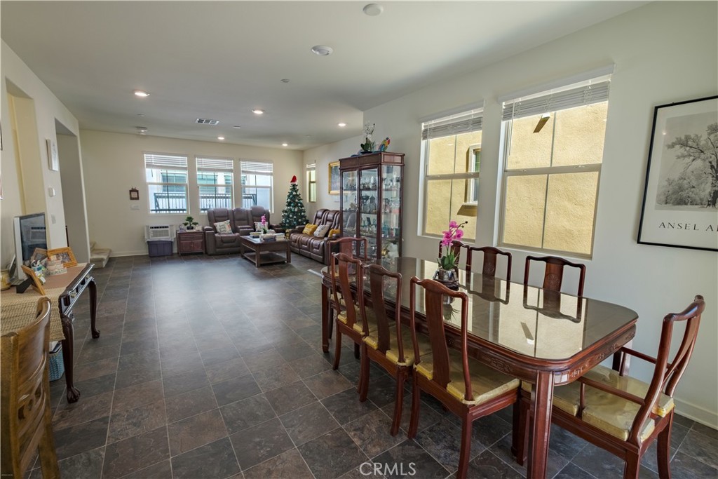 2243 Strawberry Court Property Photo 6