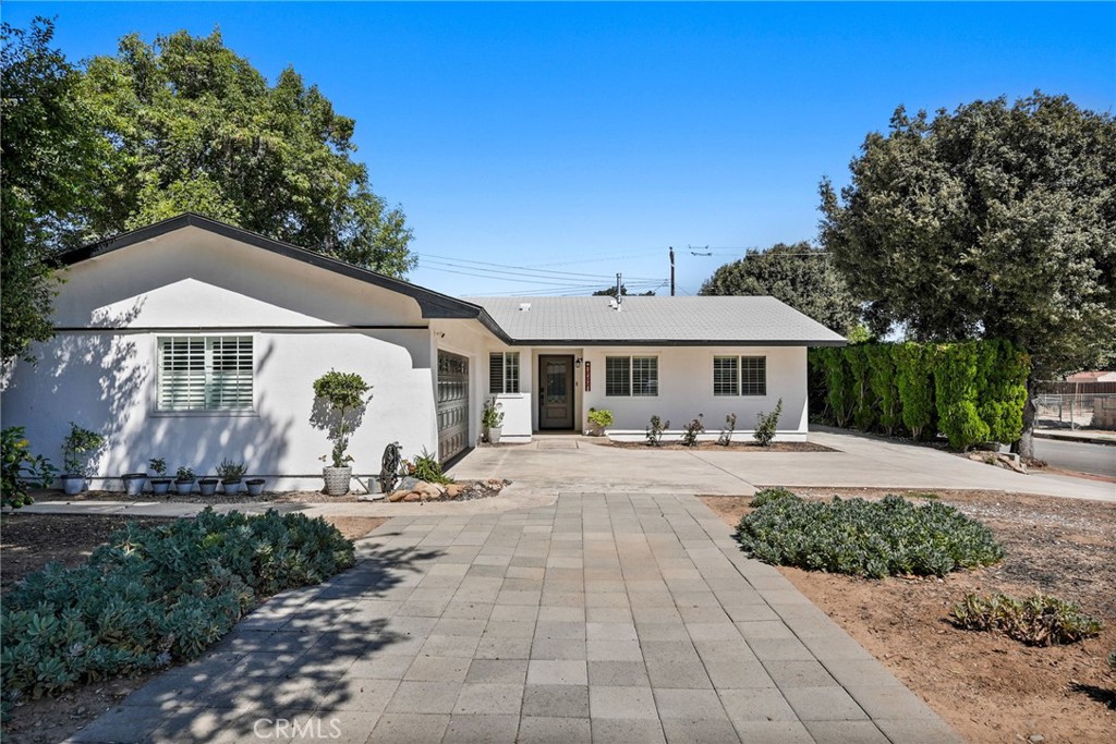 762 Talbert Property Photo 1