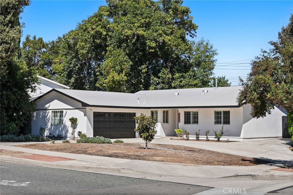 762 Talbert Property Photo 3