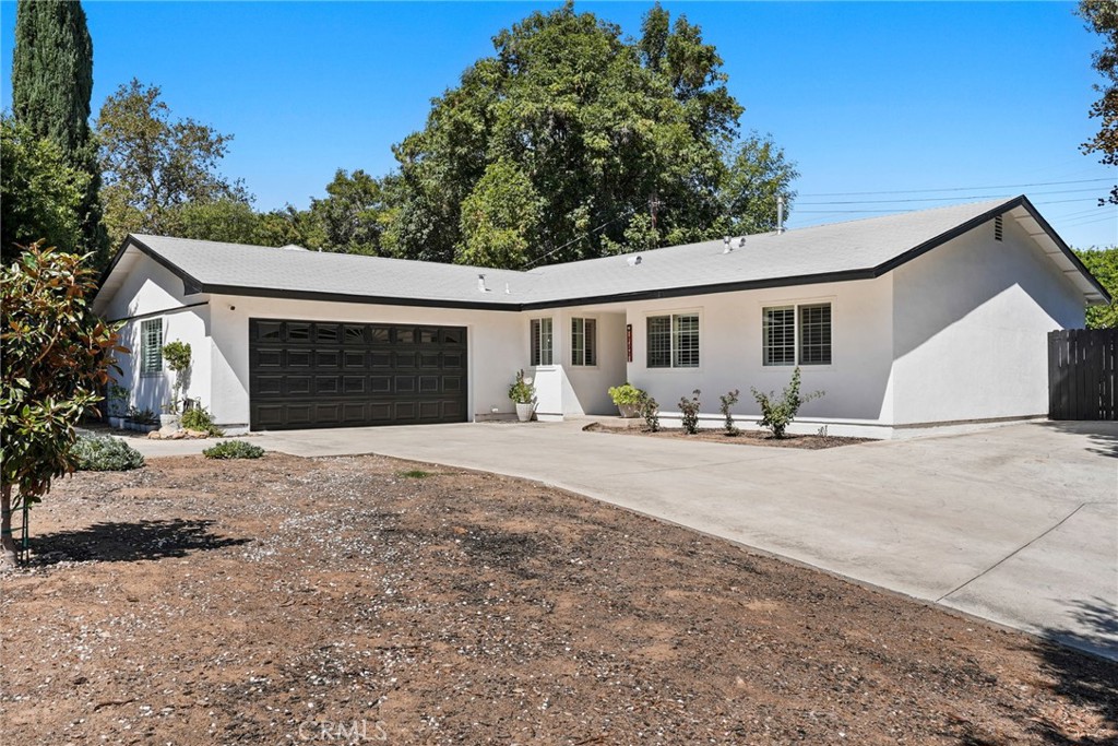 762 Talbert Property Photo 4