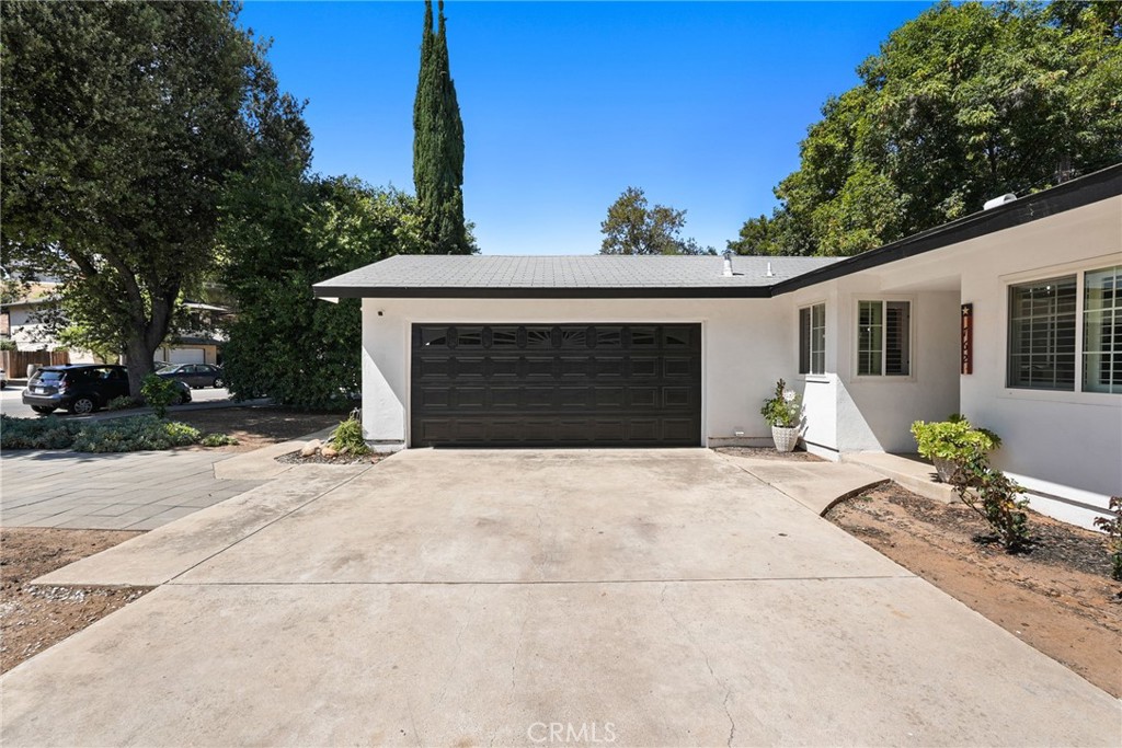 762 Talbert Property Photo 5