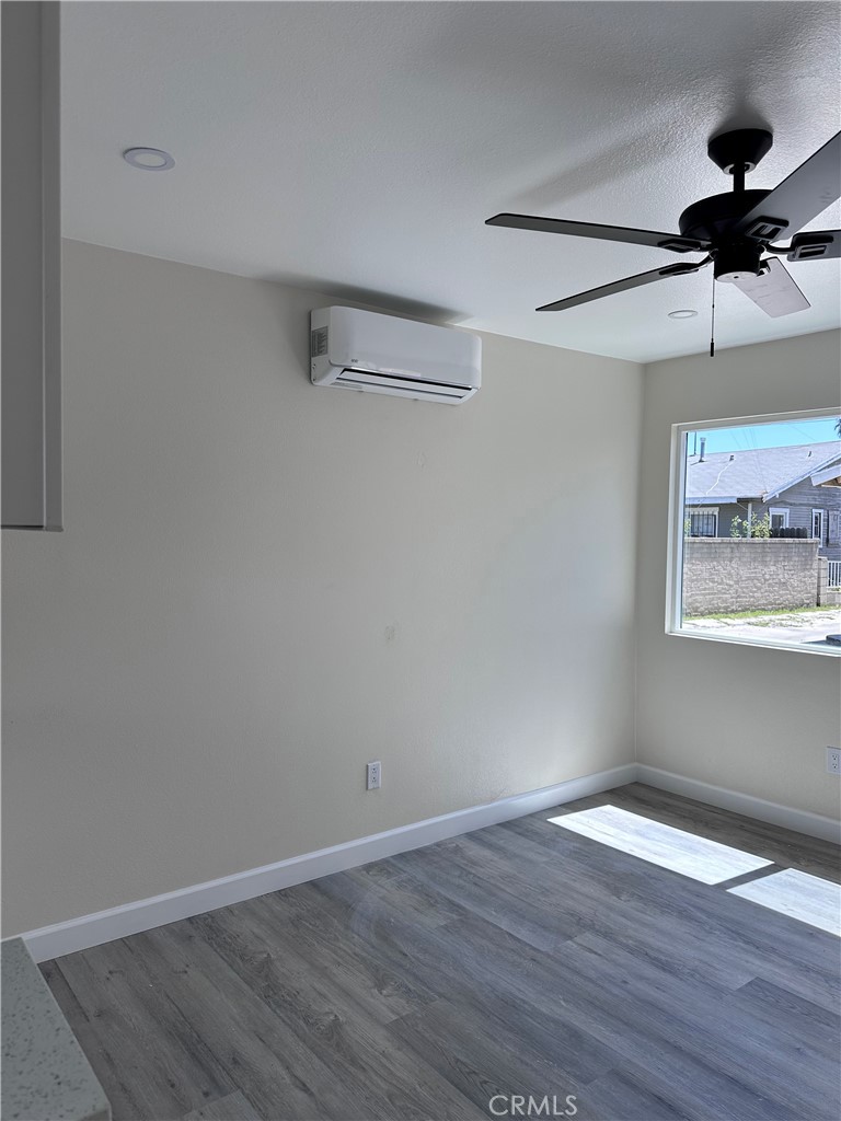 124 E 10th Property Photo 4