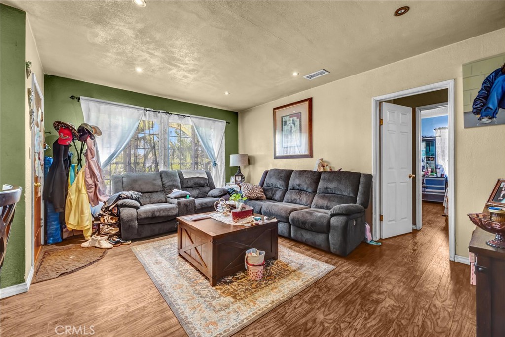 6424 Lindell Property Photo 4