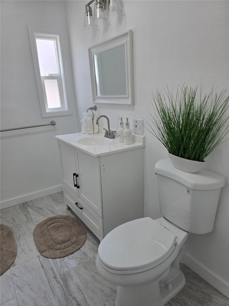 739 W 102nd Property Photo 8