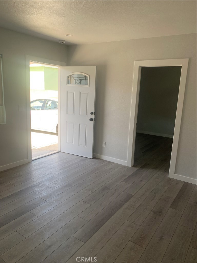 1028 1/2 W 55th Street Property Photo 2