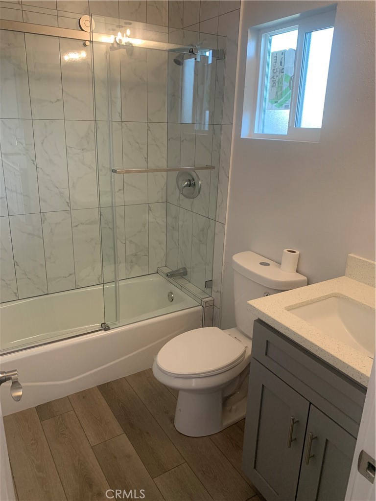 1028 1/2 W 55th Street Property Photo 8