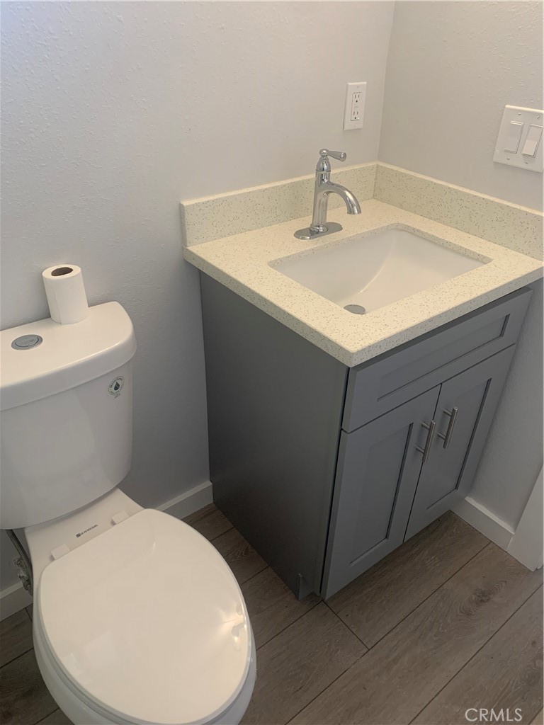 1028 1/2 W 55th Street Property Photo 9