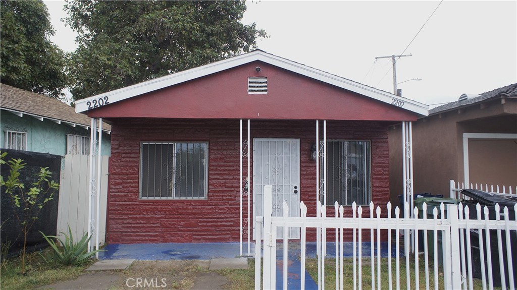 2202 E Stockwell Property Photo 1
