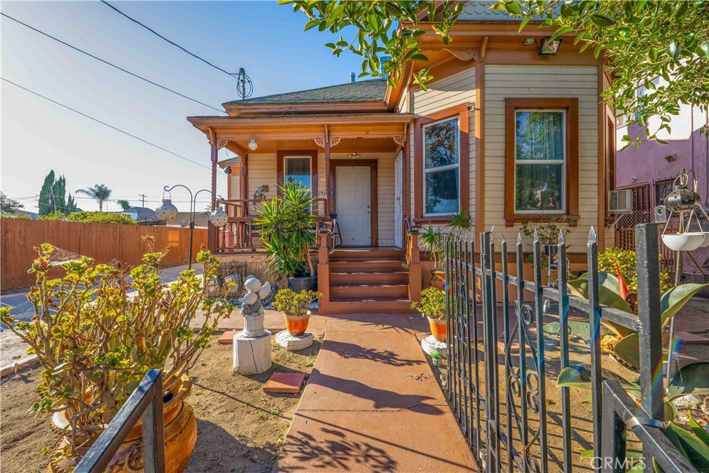 1460 W 23rd Street Property Photo 5