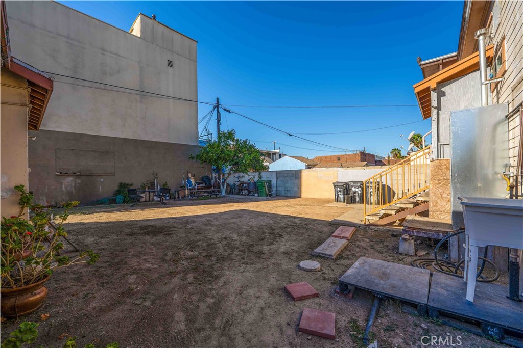 1460 W 23rd Street Property Photo 8