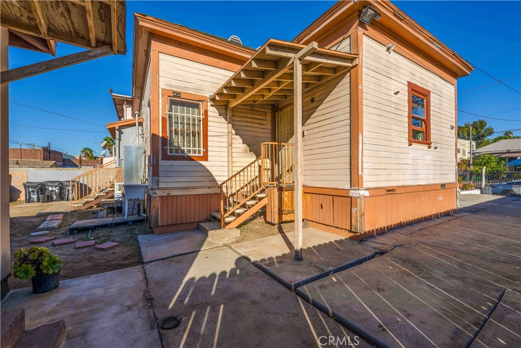 1460 W 23rd Street Property Photo 10