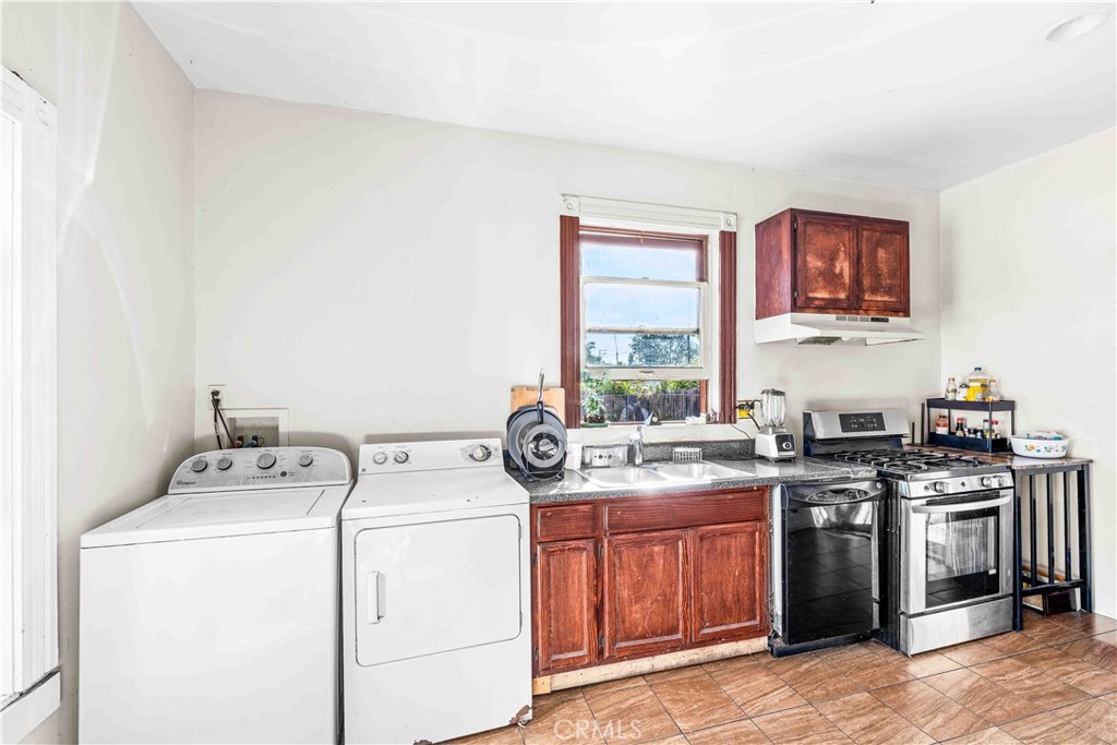 1460 W 23rd Street Property Photo 19