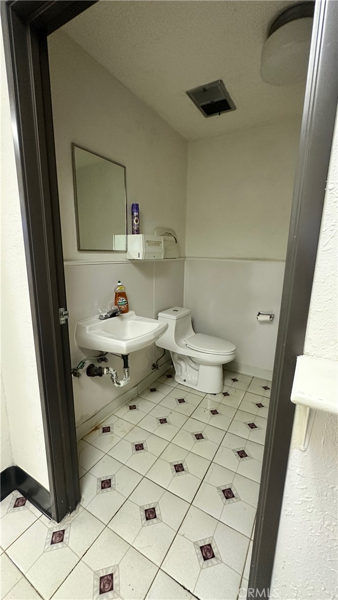 13021 Florence Avenue Property Photo 14