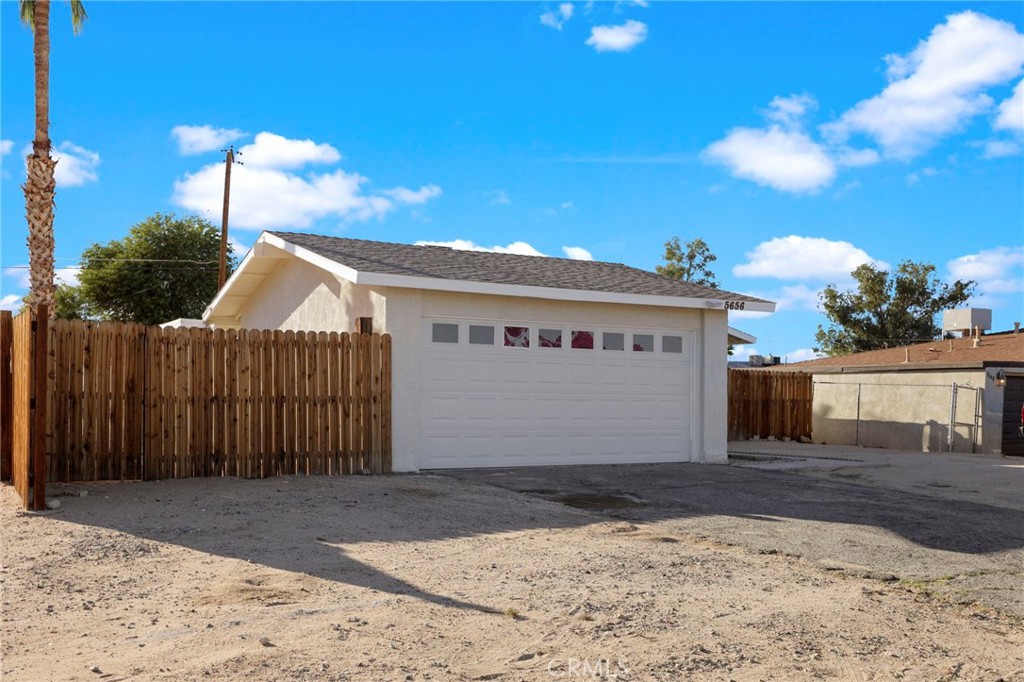 5656 Daisy Property Photo 4