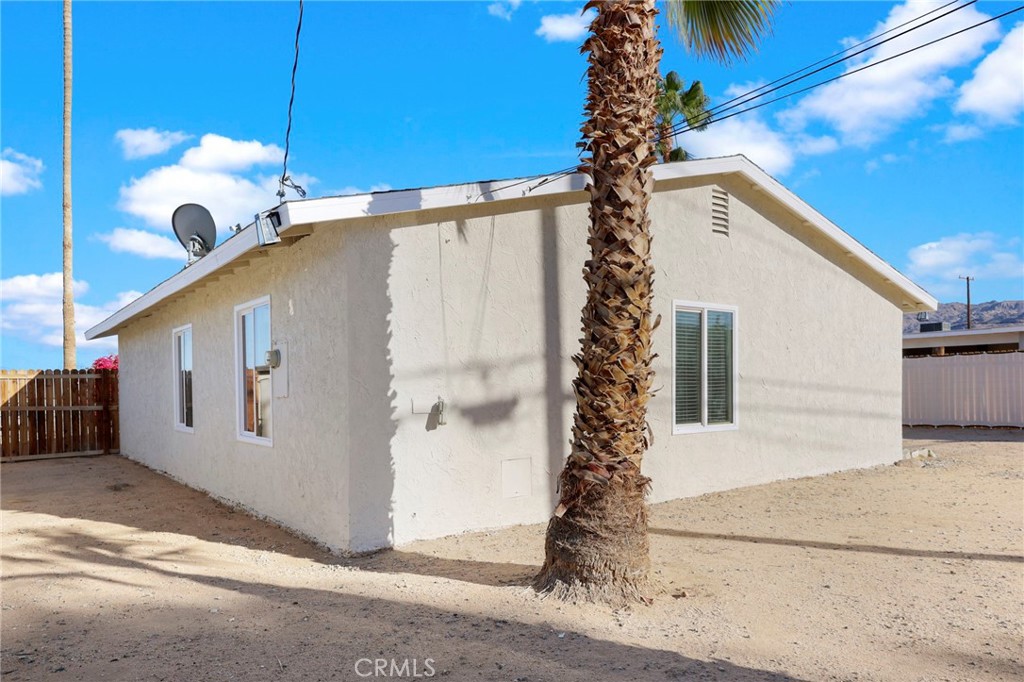 5656 Daisy Property Photo 24