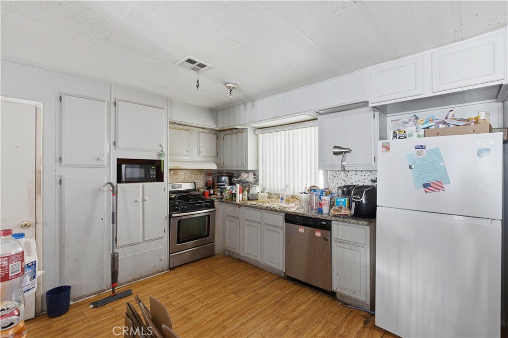 9999 Foothill Blvd 109 Property Photo 16