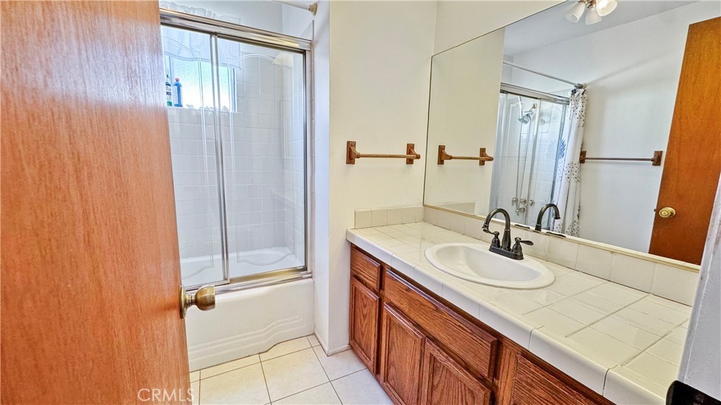 1609 E Silva Property Photo 17