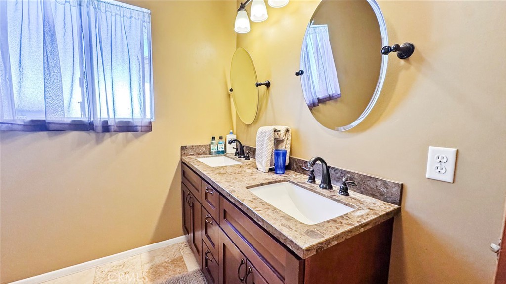 1609 E Silva Property Photo 23