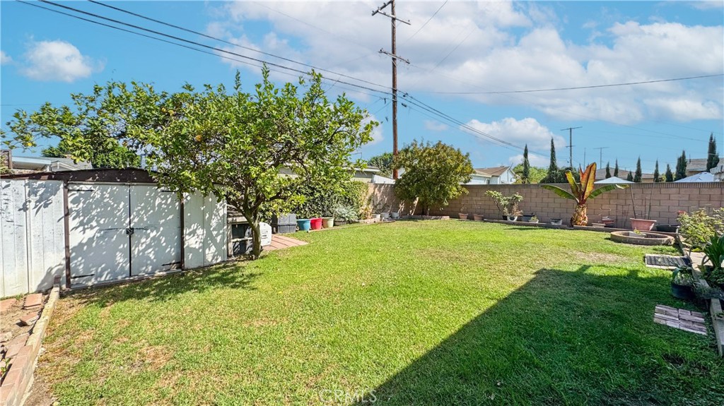 1609 E Silva Property Photo 33