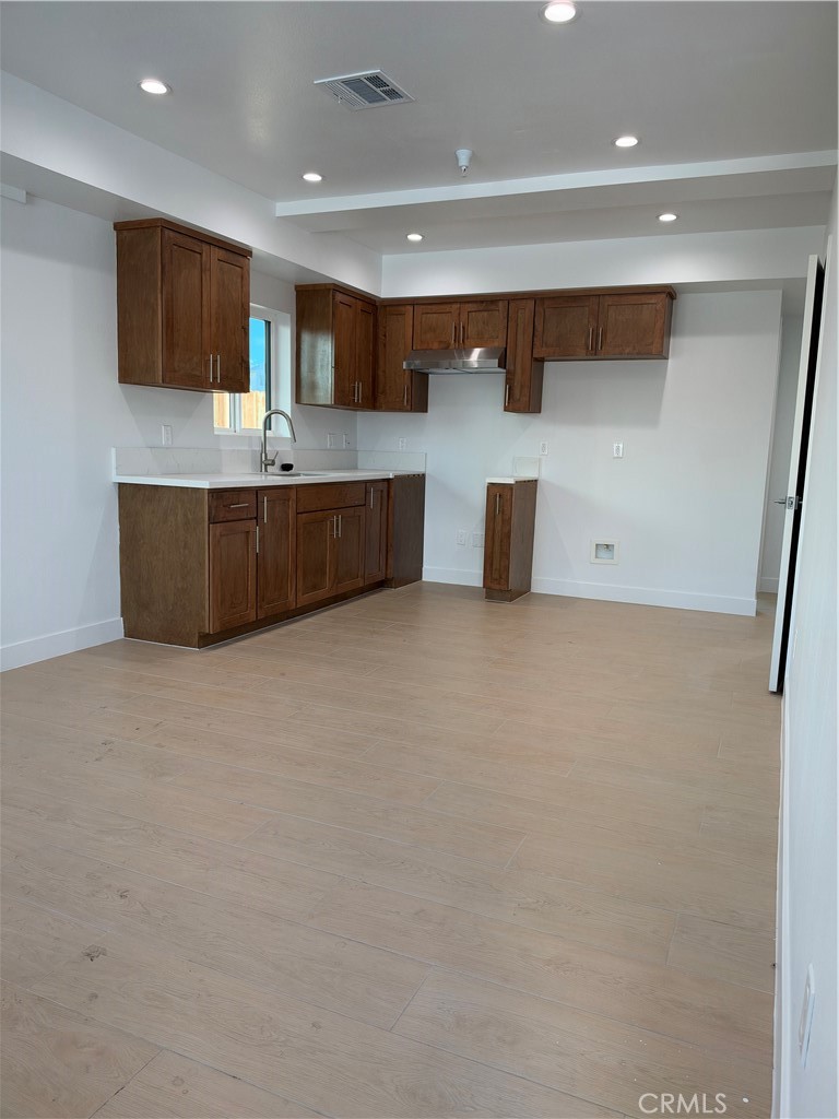 900 Lakme Avenue Property Photo 3