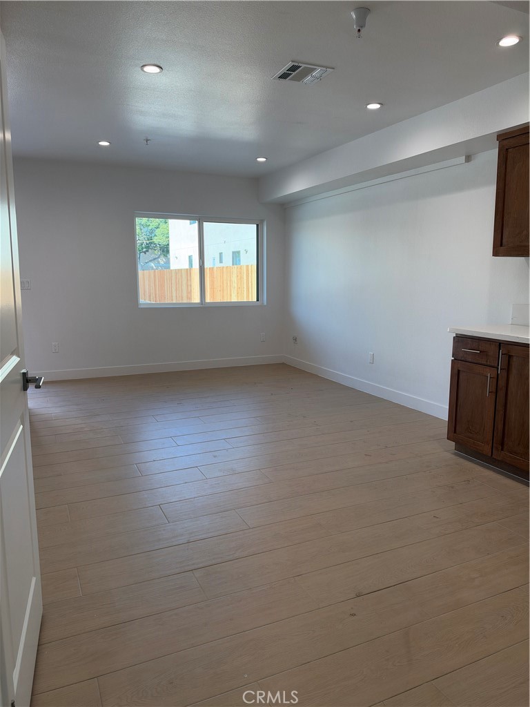900 Lakme Avenue Property Photo 6