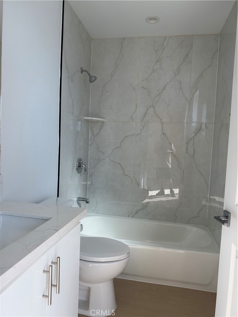 900 Lakme Avenue Property Photo 8