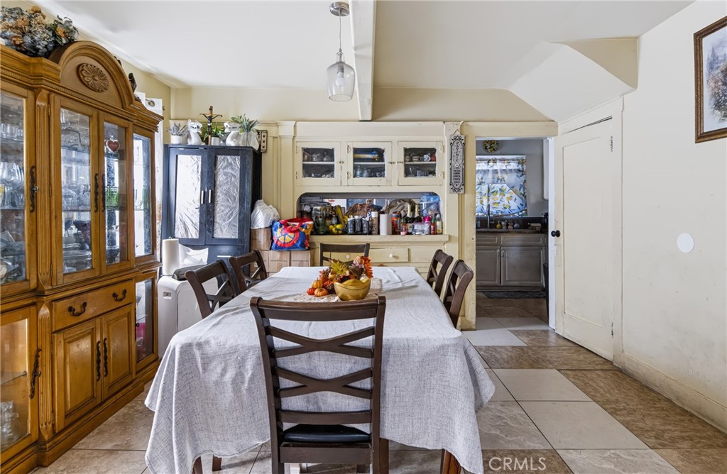 4915 2nd Property Photo 10
