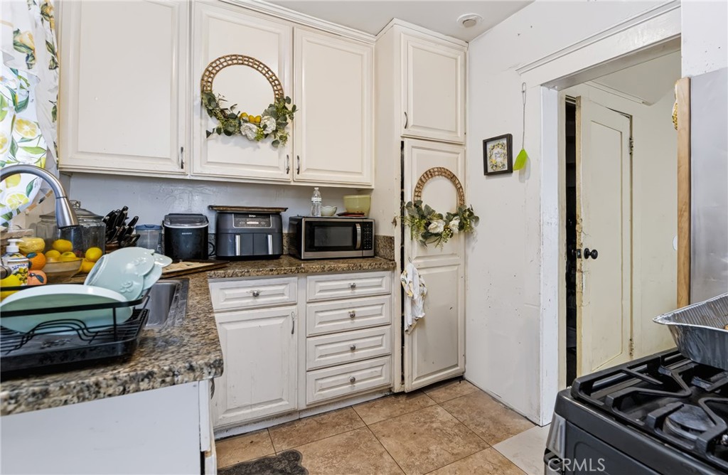 4915 2nd Property Photo 11