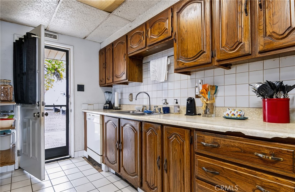 13735 Roxey Property Photo 9