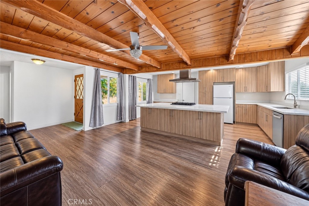 751 E Hensel Property Photo 6
