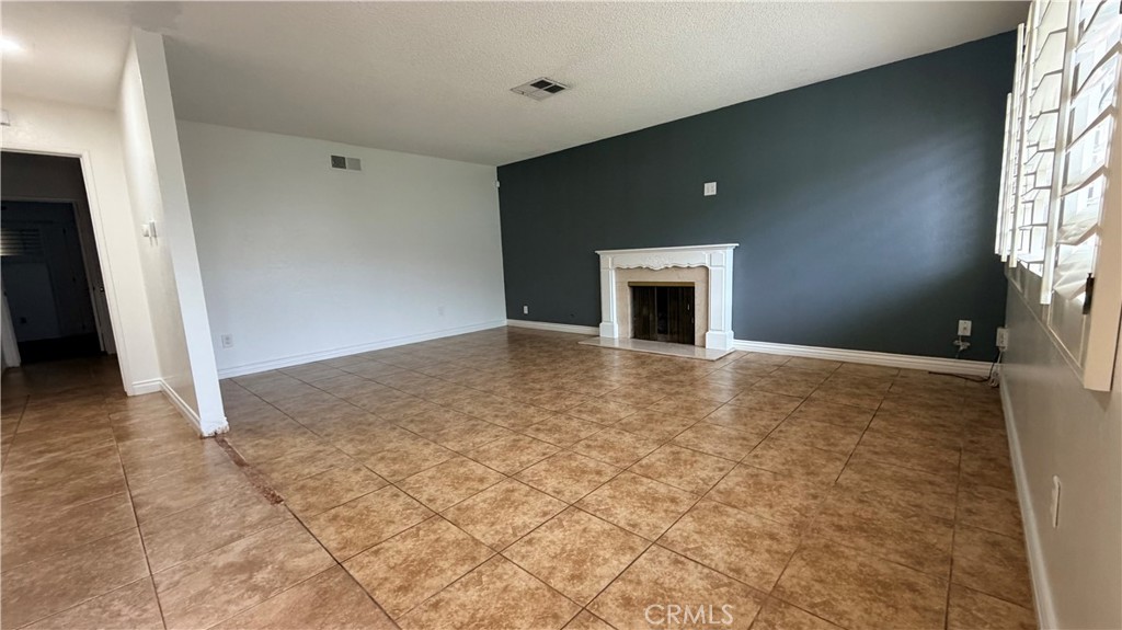 1123 E 38th Property Photo 10