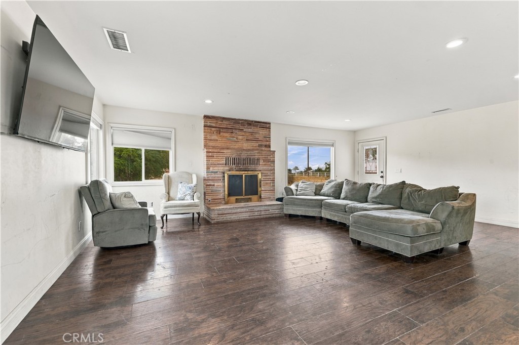 2154 W Avenue M12 Property Photo 4