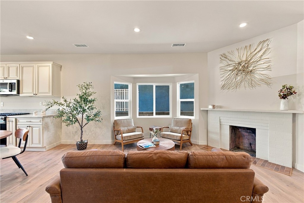 3230 Huron Street Property Photo 6