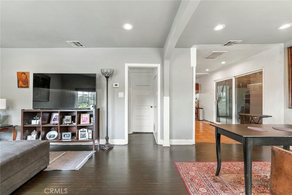 5139 Irvington Place Property Photo 8