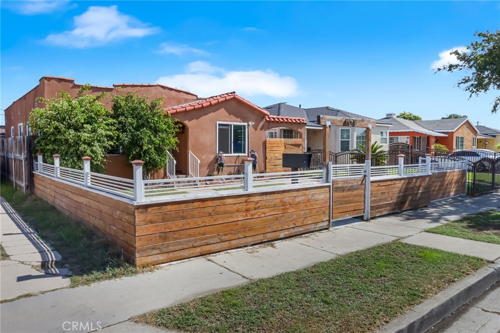 8628 San Juan Avenue Property Photo 3