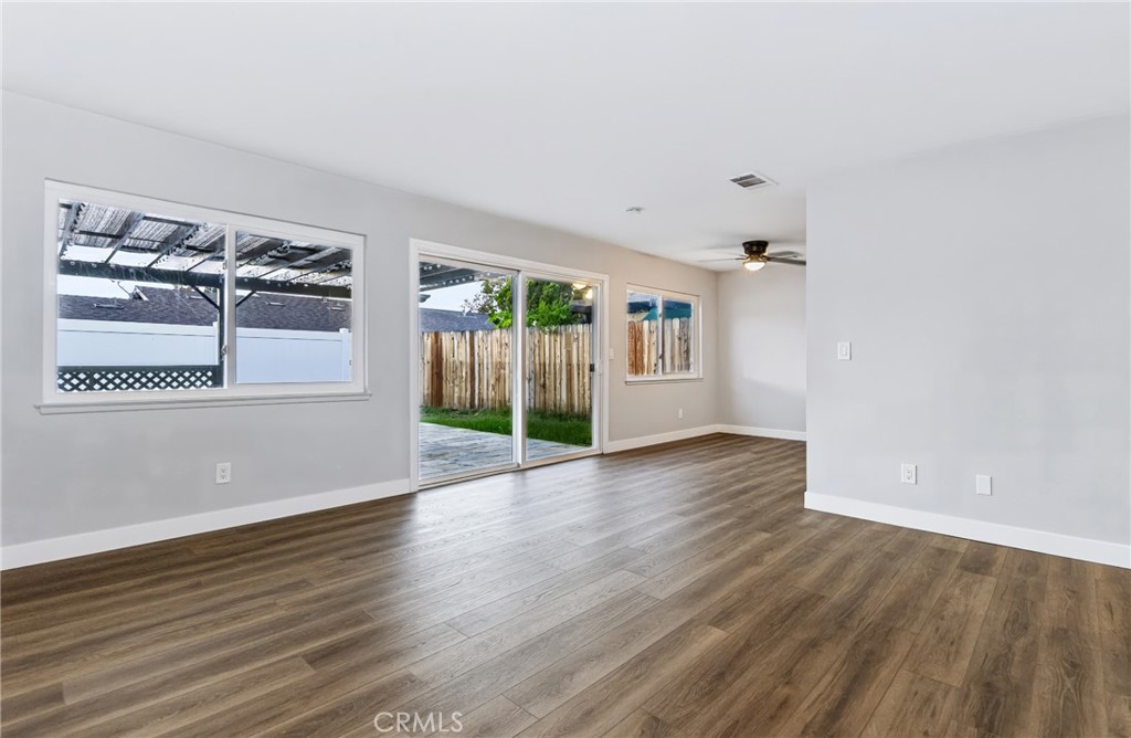 1216 Hampton Circle Property Photo 6