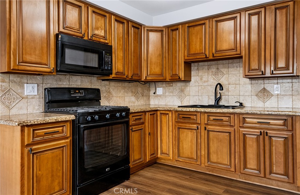 1216 Hampton Circle Property Photo 10