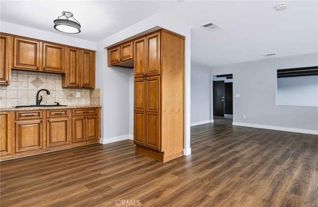 1216 Hampton Circle Property Photo 11