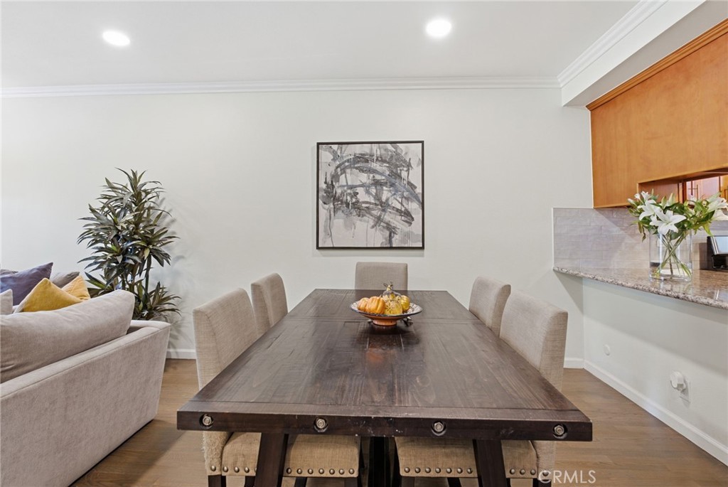 729 S Hobart Boulevard 11 Property Photo 2