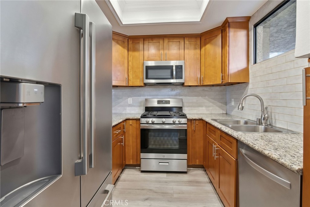 729 S Hobart Boulevard 11 Property Photo 6