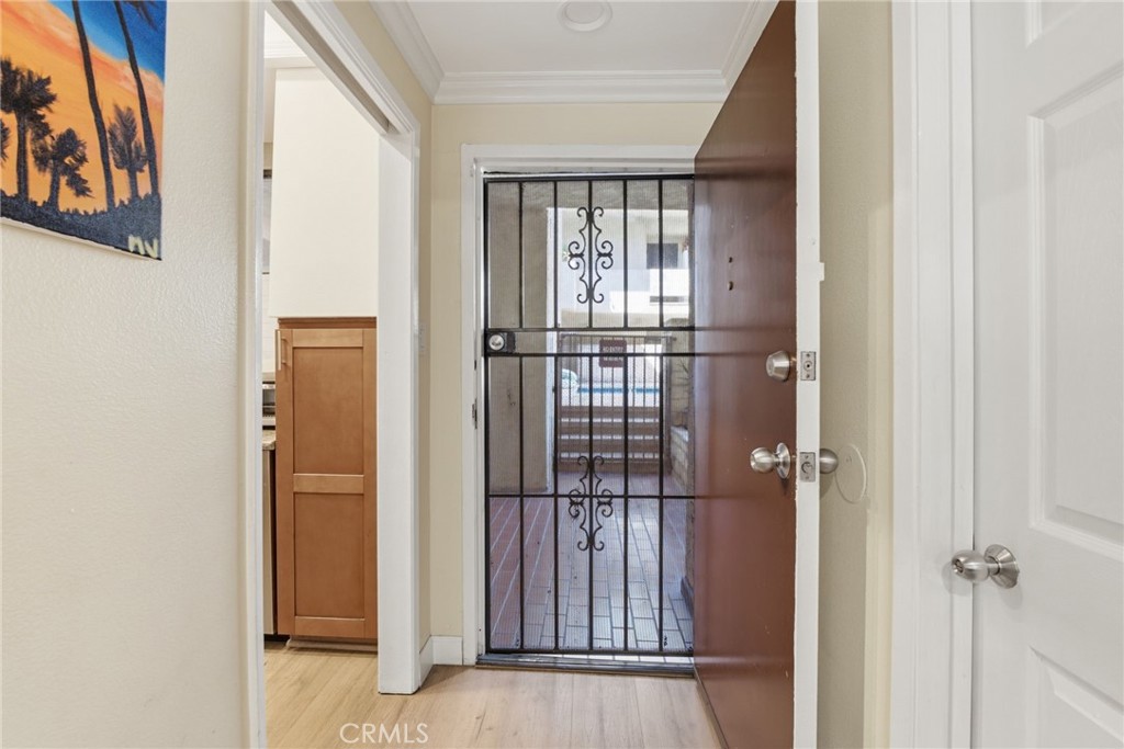 729 S Hobart Boulevard 11 Property Photo 7