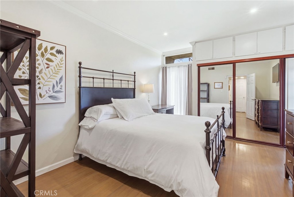 729 S Hobart Boulevard 11 Property Photo 8