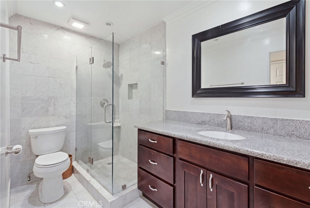 729 S Hobart Boulevard 11 Property Photo 10