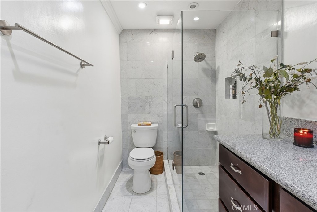 729 S Hobart Boulevard 11 Property Photo 11