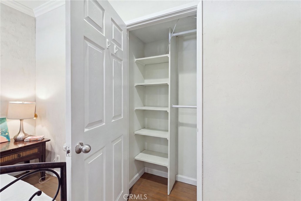 729 S Hobart Boulevard 11 Property Photo 15