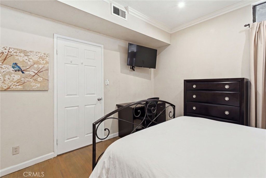 729 S Hobart Boulevard 11 Property Photo 16