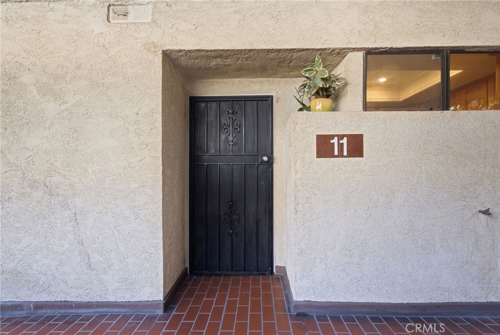 729 S Hobart Boulevard 11 Property Photo 24